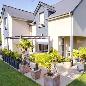 Bed & Breakfast Chez Helene, Saint-Coulomb